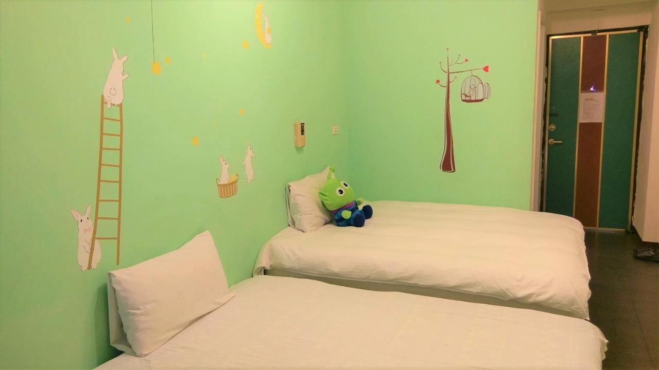 Happines Trip Inn Тайчжун Экстерьер фото
